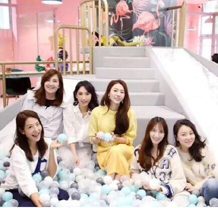 吴佩慈低调现身 背后原因令人辛酸!