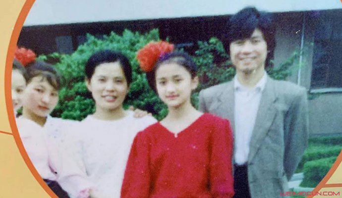 ÖÜѸ³õÖбÏÒµ²áÆØ¹â