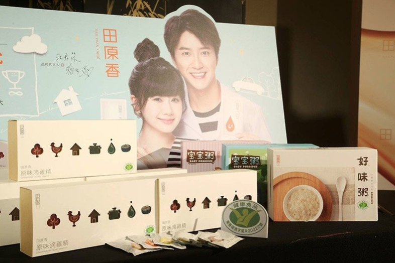 ¸£Ô°®°×É«Ñó×°²Î¼ÓÌïÔÏãµÎ¼¦¾«·¢²¼»á ×ÔÆØ½ºê½Ü³èÆÞϸ½Ú